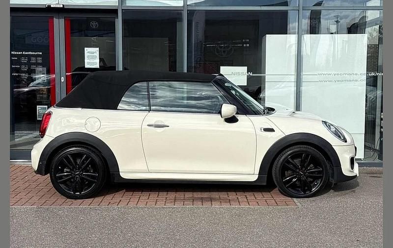 Used Mini Cooper Cabriolet Sport 134 HP (98 kW) 2019 White Cabriolet