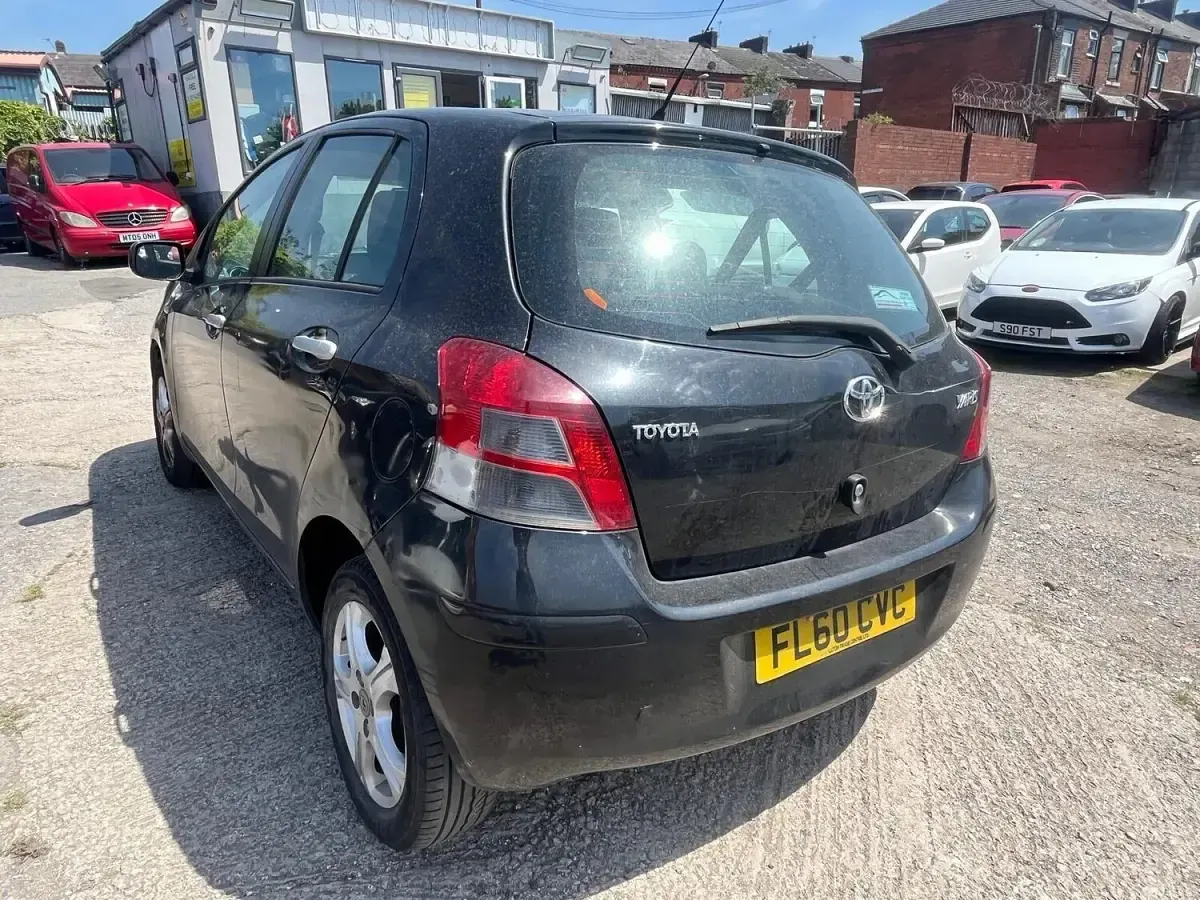 Used Toyota Yaris 69 HP (50 kW) 2010 Black Hatchback