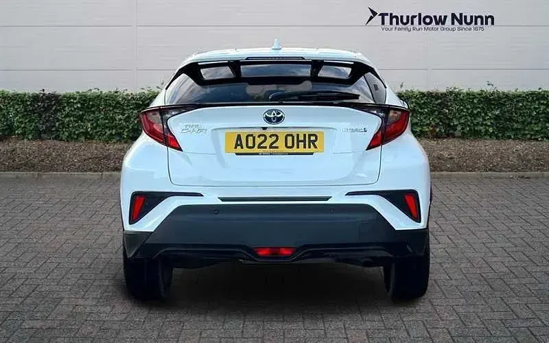 Used Toyota C-HR Design 122 HP (89 kW) 2022 White SUV