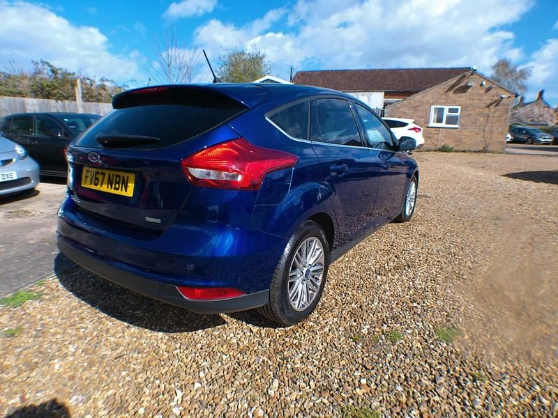 Used Ford Focus Zetec 125 HP (91 kW) 2018 Blue Hatchback