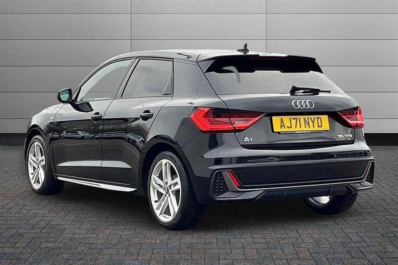 Usado Audi A1 S-Line 150 HP (110 kW) 2022 Preto SUV