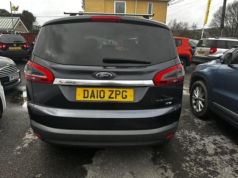 Usado Ford S-MAX Titanium 140 CV (102 kW) 2010 Gris Monovolumen