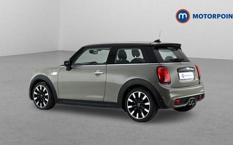 Usado Mini Cooper S Exclusive 192 HP (141 kW) 2020 Cinzento Citadino