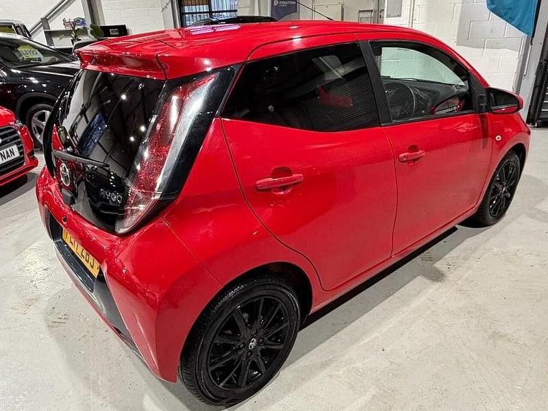 Used Toyota Aygo x-style 68 HP (50 kW) 2017 Red Hatchback