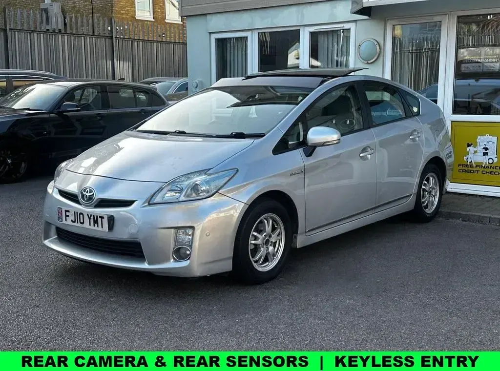 Used Toyota Prius 136 HP (100 kW) 2010 Silver Hatchback