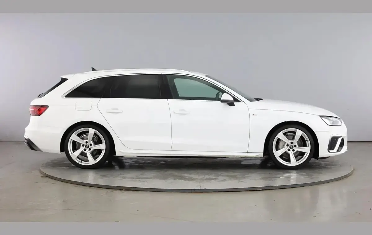 Used Audi A4 S-Line 200 HP (147 kW) 2024 White Estate