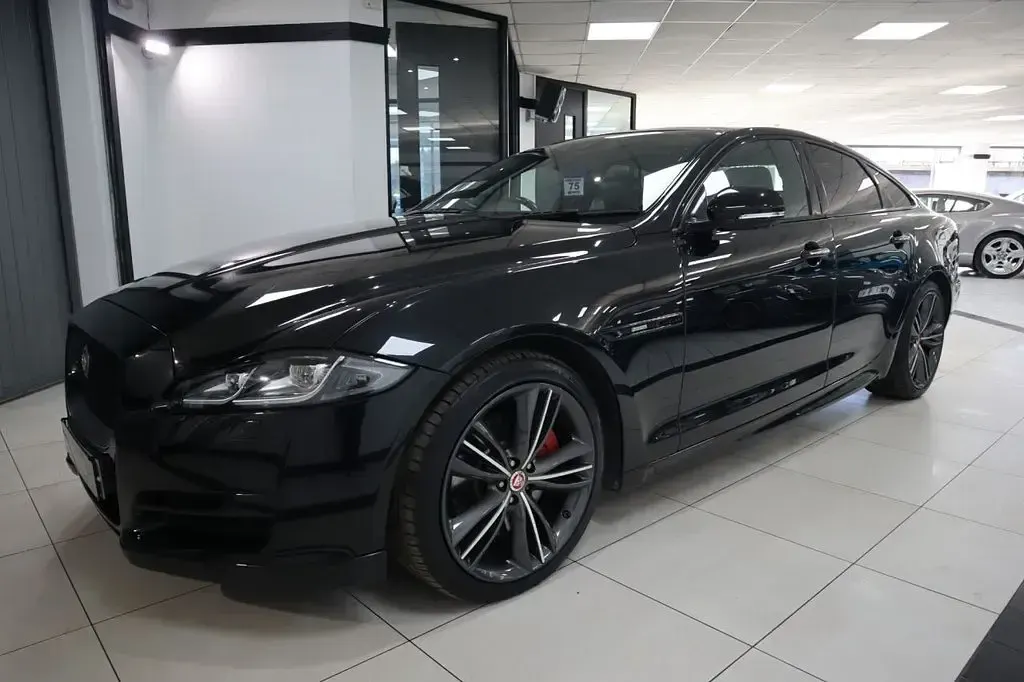 Usado Jaguar XJ R-Sport 300 HP (220 kW) 2018 Preto Sedan