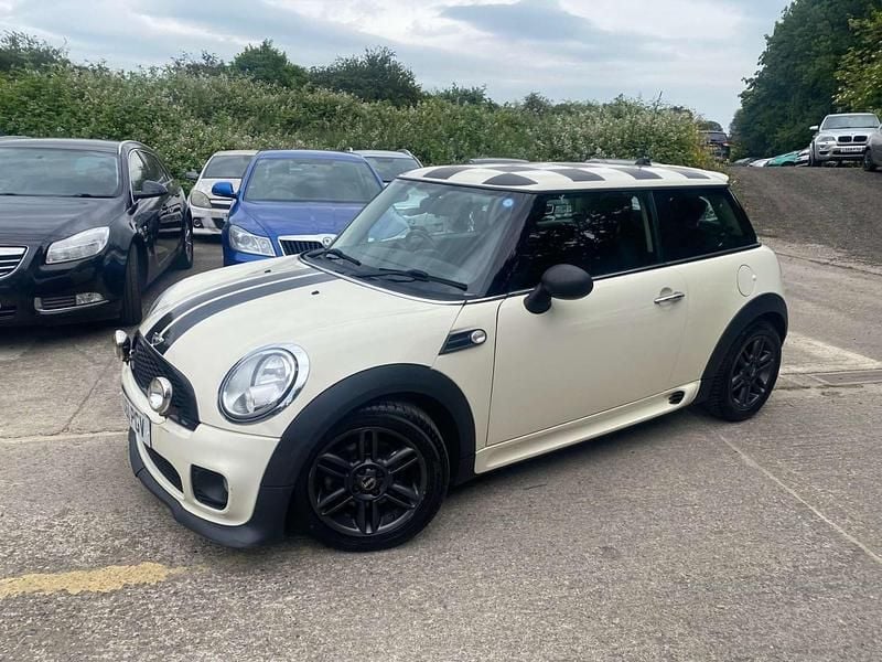 White Used 2011 Mini ONE Hatch Hatchback | £2,475 (Fair price) - Image 1/4