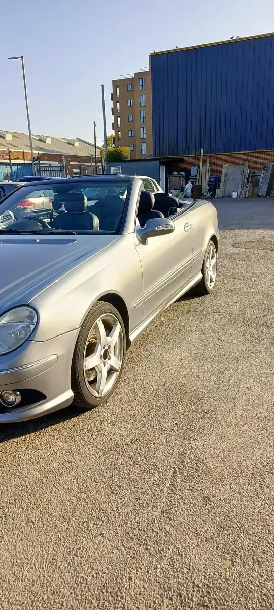 Käytetty Mercedes CLK200 2009 Hopea Avoauto
