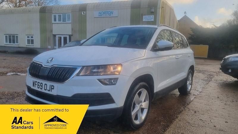 Used Skoda Karoq SE 115 HP (84 kW) 2019 White SUV