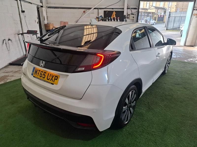 Used Honda Civic SE Plus 2015 White Hatchback