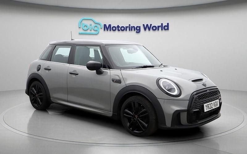 Usado Mini Cooper S Hatch 178 CV (130 kW) 2022 Gris Utilitario