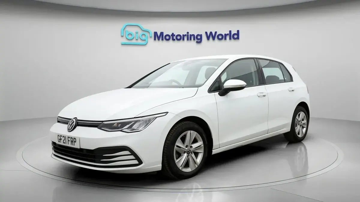 Used VW Golf VII Life 130 HP (95 kW) 2021 White Hatchback