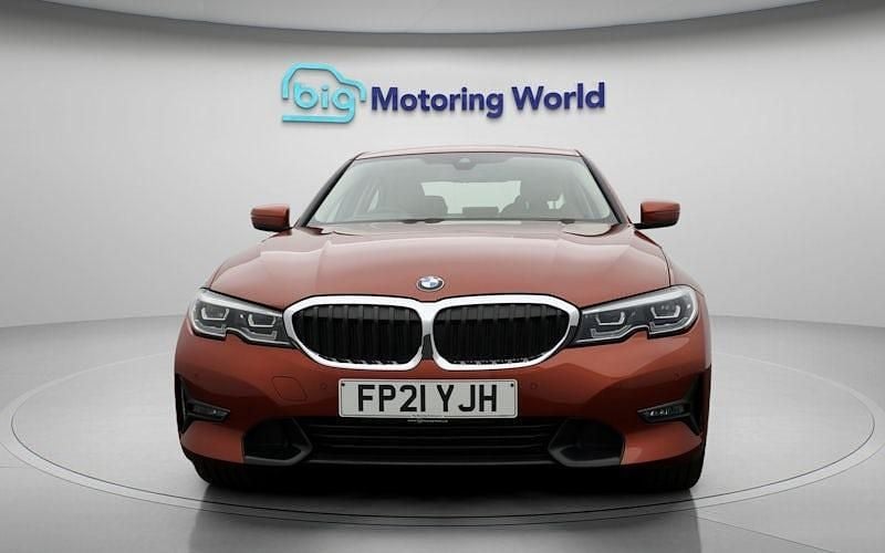 Used BMW 320 Sport Line 184 HP (135 kW) 2021 Orange Sedan
