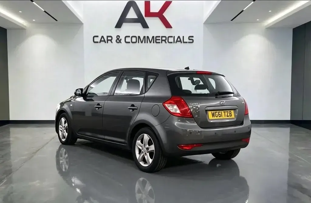 Used Kia Ceed 113 HP (83 kW) 2012 Grey Hatchback