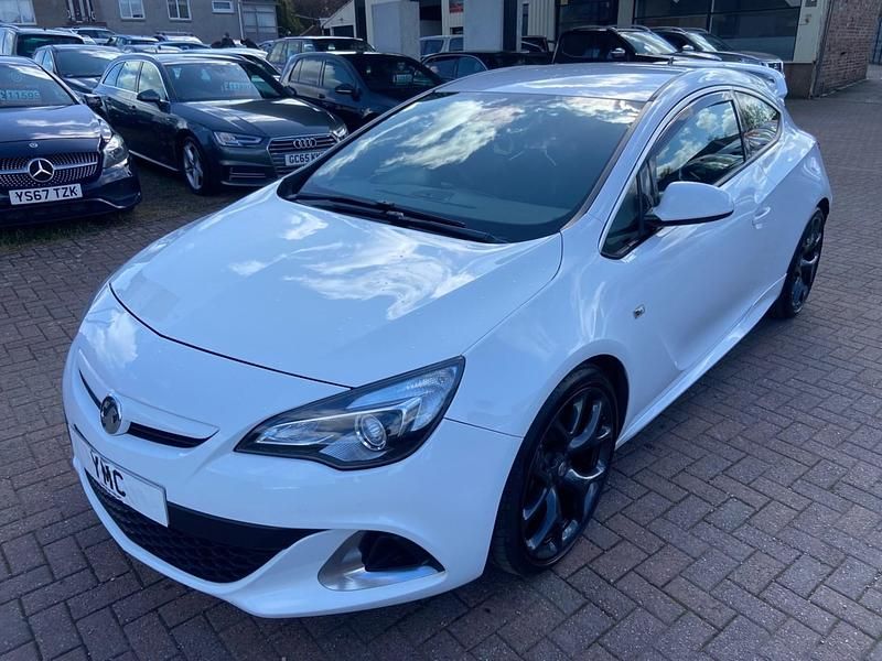 Usado Vauxhall Astra GTC 280 HP (205 kW) 2015 Branco Citadino