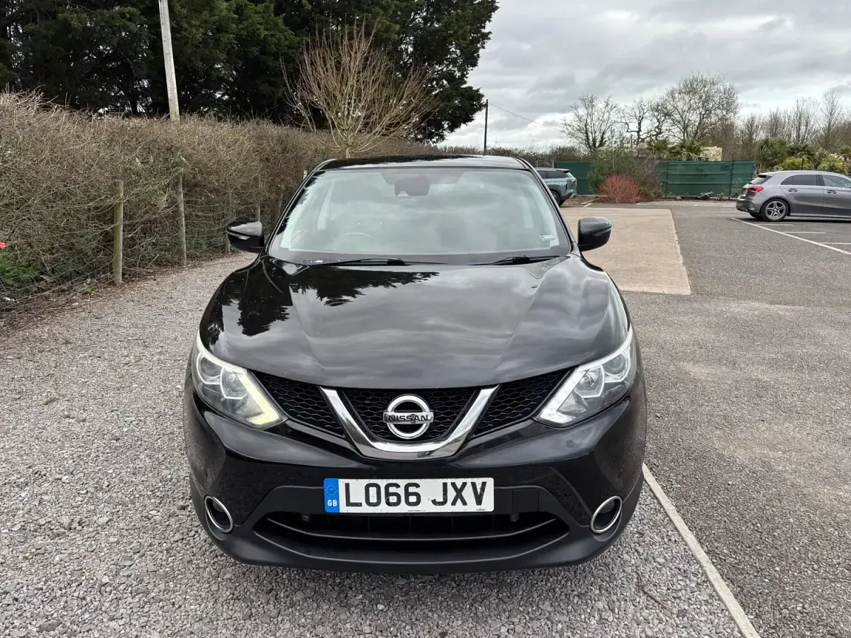 Used Nissan Qashqai Acenta 110 HP (80 kW) 2016 Black SUV