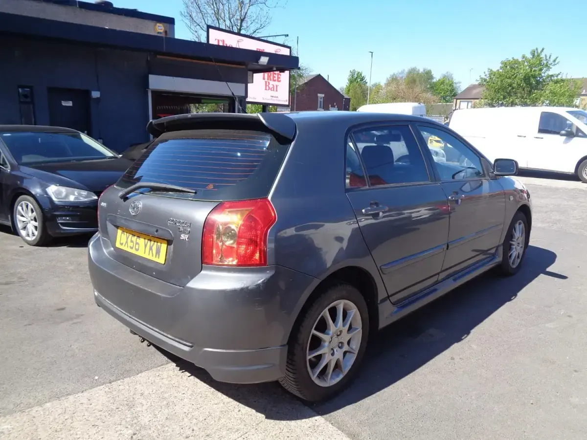 Usado Toyota Corolla SR 2006 Gris Utilitario