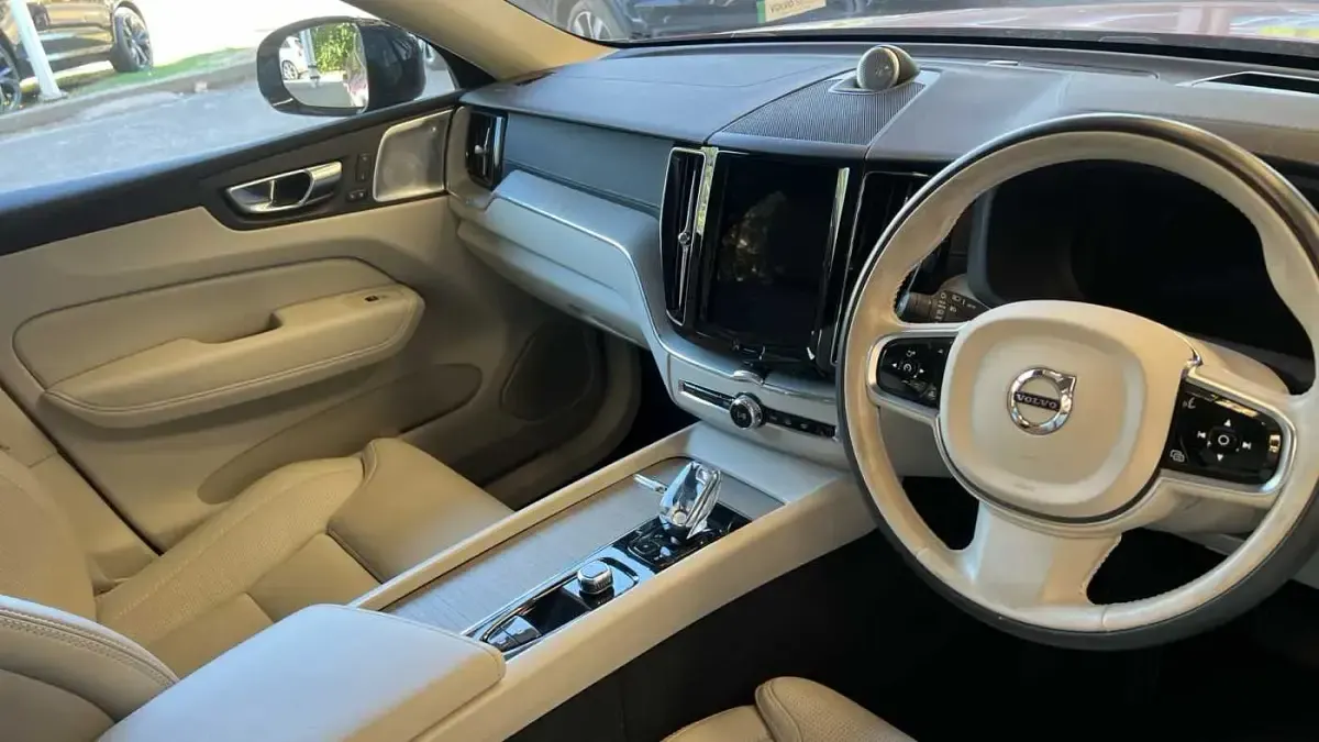 Used Volvo XC60 Ultimate 247 HP (181 kW) 2024 SUV