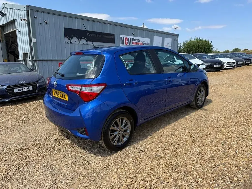 Used Toyota Yaris 111 HP (81 kW) 2019 Blue Hatchback