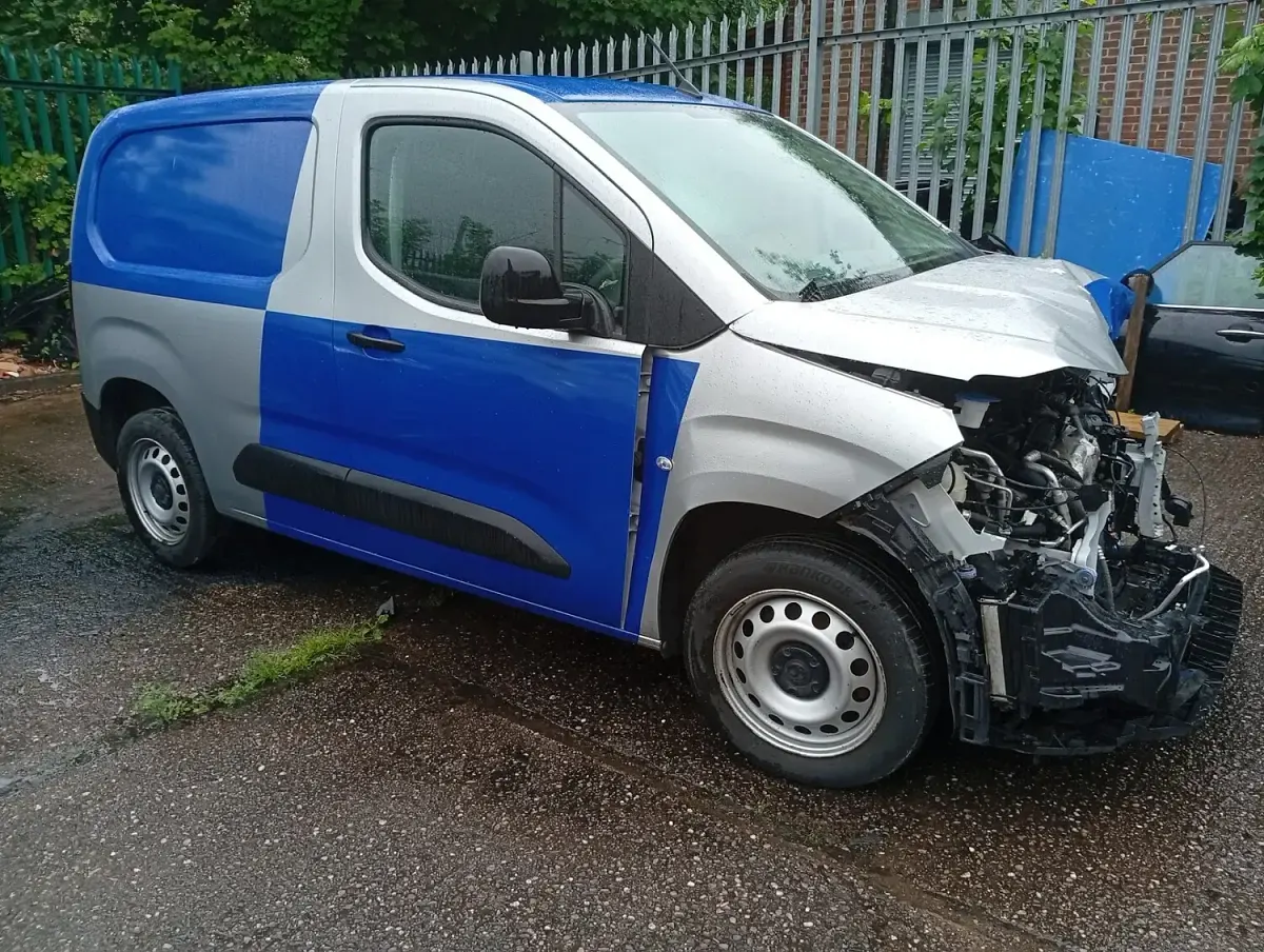 Used Vauxhall Combo 100 HP (73 kW) 2023 White MPV