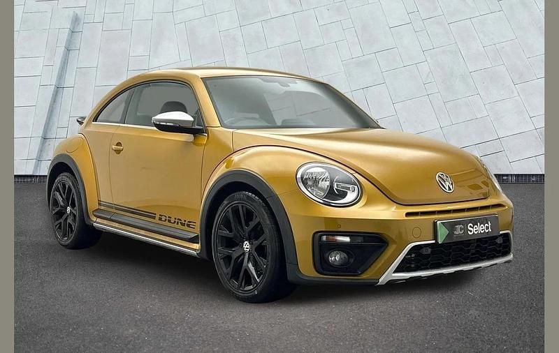 Used VW Beetle Dune 105 HP (77 kW) 2017 Yellow Hatchback