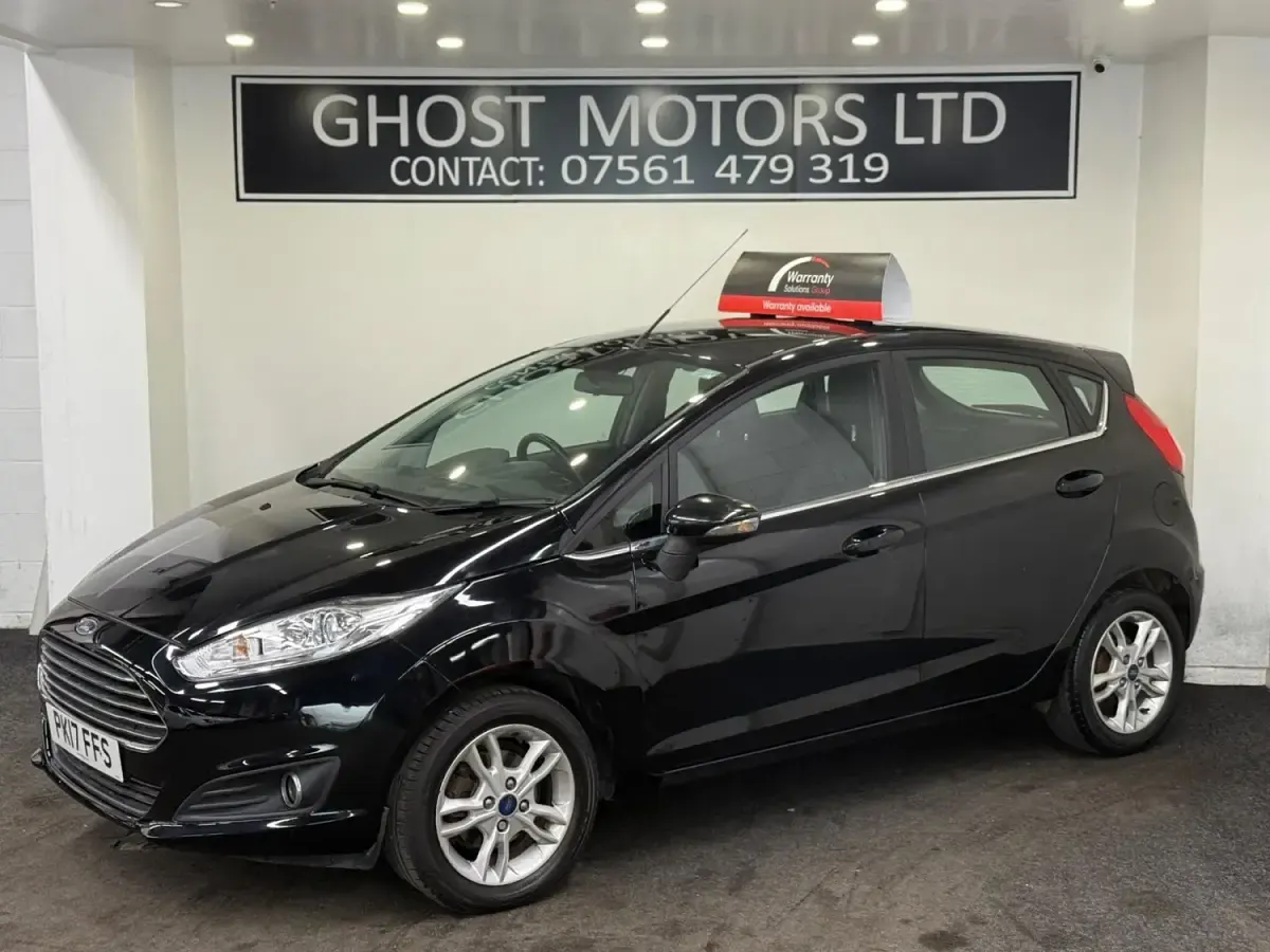 Begagnad Ford Fiesta Zetec 2017 Svart Halvkombi