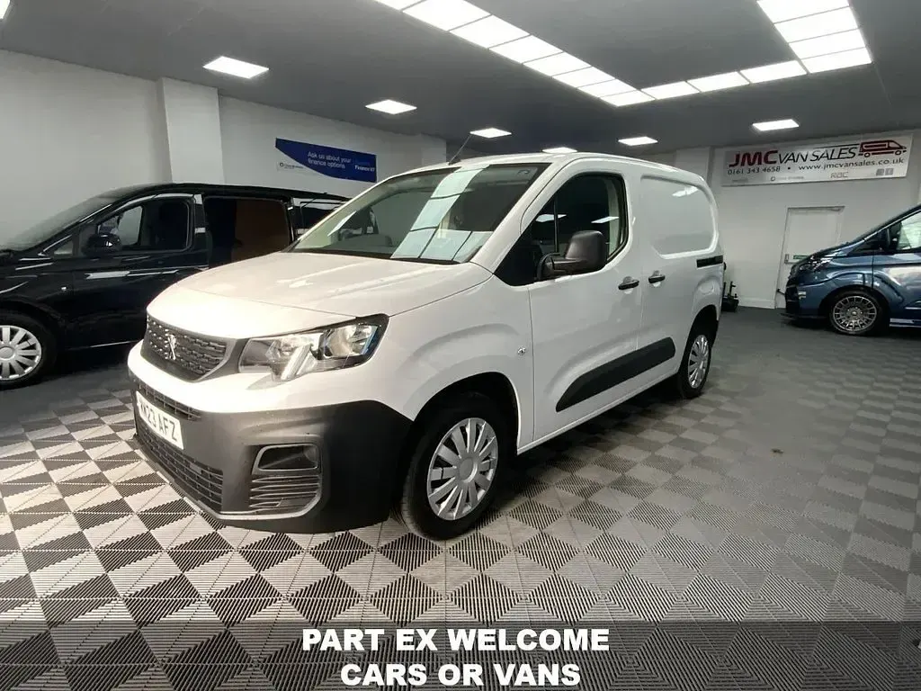 Used Peugeot Partner Premium 131 HP (96 kW) 2023 White MPV