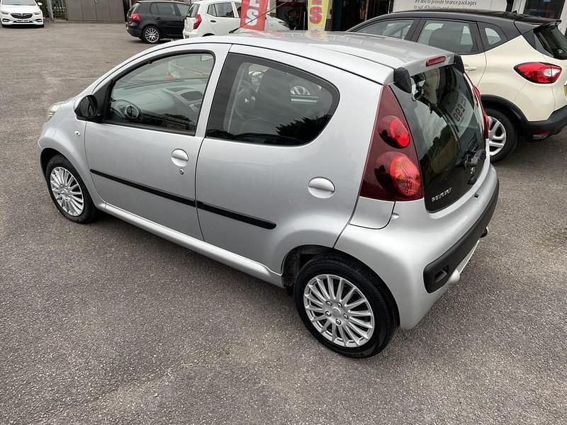 Used Peugeot 107 Active 68 HP (50 kW) 2013 Silver Hatchback