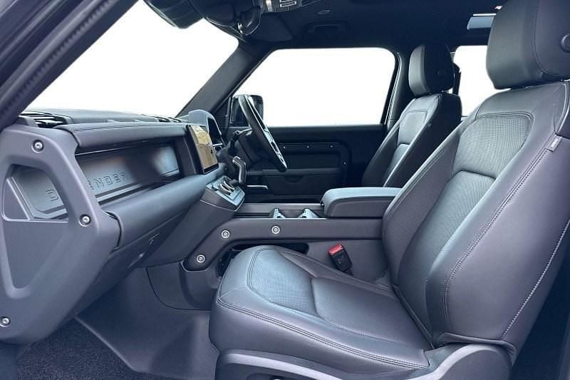 Used Land Rover Defender SE Dynamic 2024 Black SUV