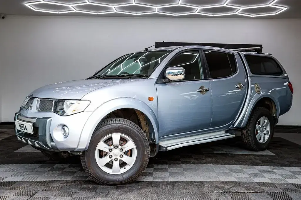 Used Mitsubishi L200 134 HP (98 kW) 2009 Silver Pickup