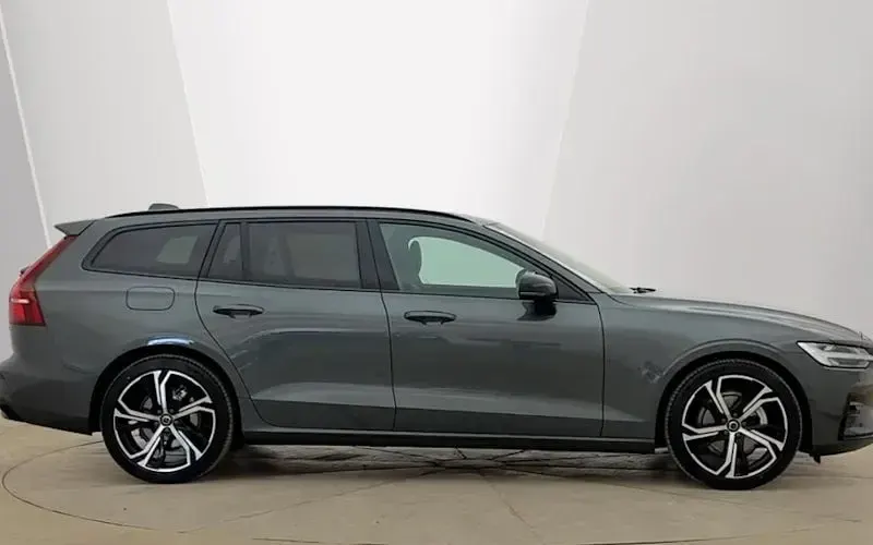 New Volvo V60 Ultra 197 HP (144 kW) 2025 Green Estate