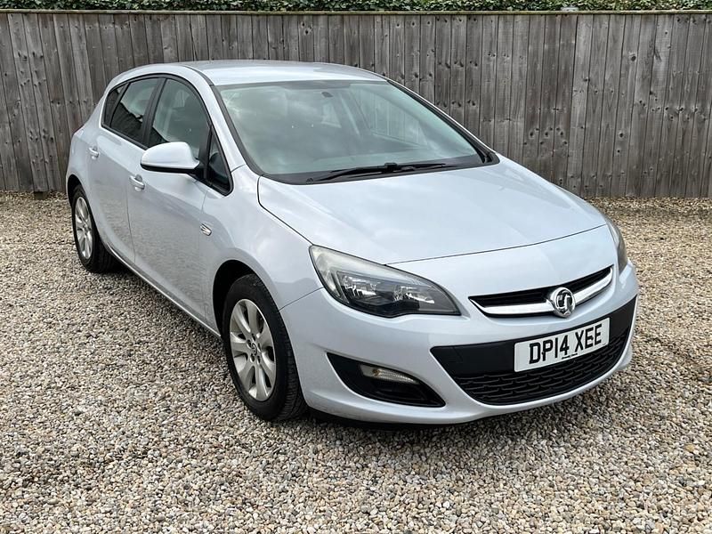 Used Vauxhall Astra Design Edition 115 HP (84 kW) 2014 Grey Hatchback
