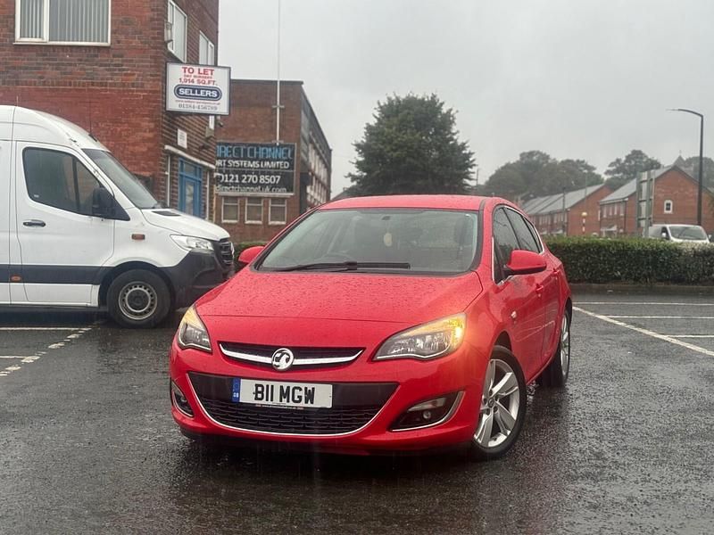 Red Used 2016 Vauxhall Astra SRi Hatchback | £2,795 (Super price) - Image 1/4