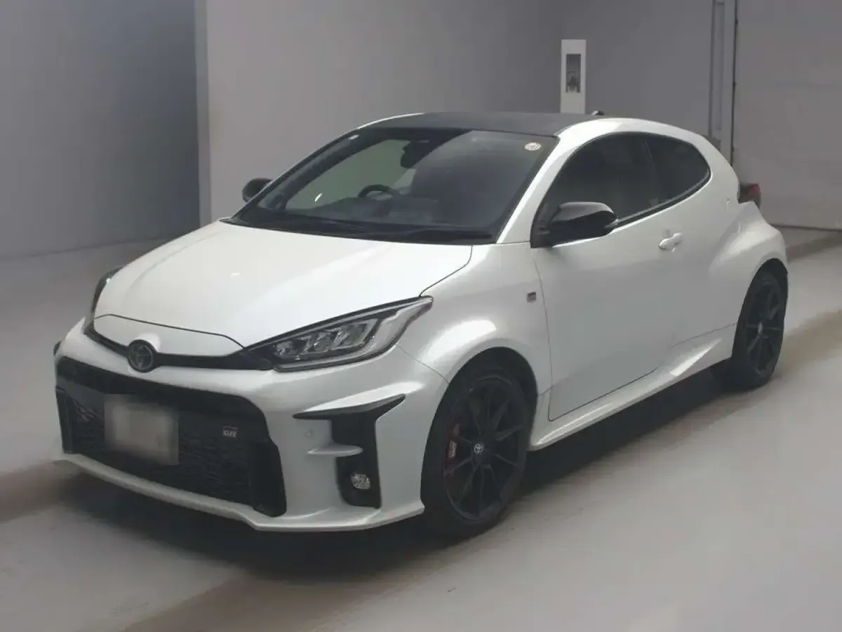 Used Toyota Yaris 257 HP (189 kW) 2021 White Hatchback