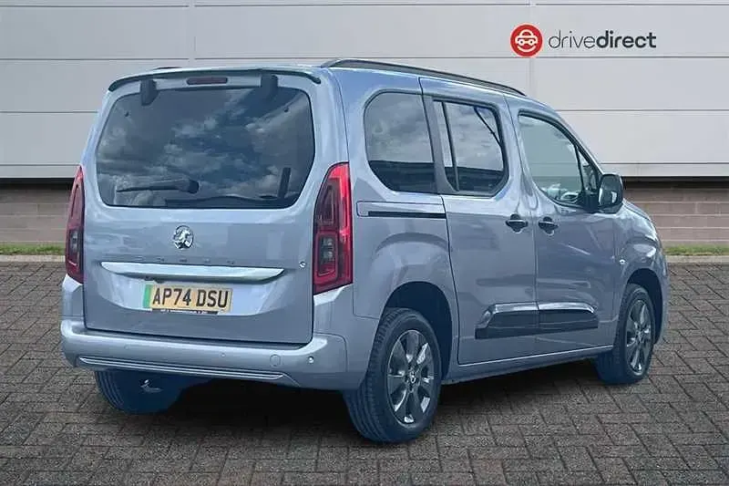 Usado Vauxhall Combo Ultimate 100 kW (136 HP) 2025 Cinzento Monovolume