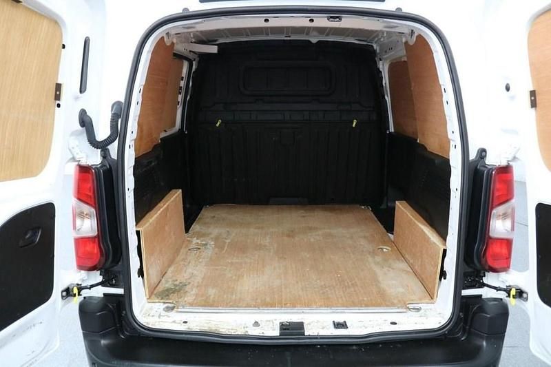 Used Peugeot Partner 100 HP (73 kW) 2022 White MPV
