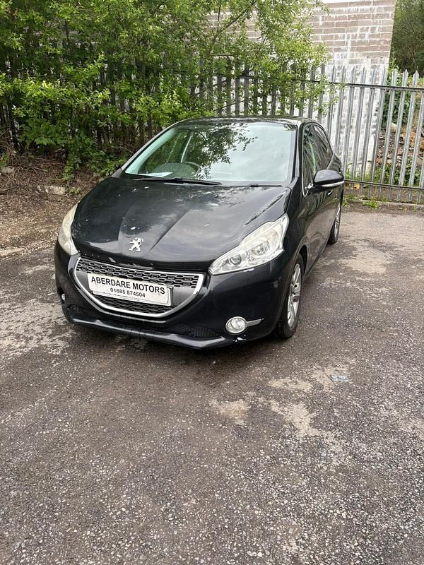 Used Peugeot 208 Allure 82 HP (60 kW) 2013 Black Hatchback
