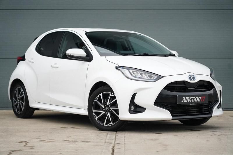 Used Toyota Yaris Hybrid Design 2022 White Hatchback