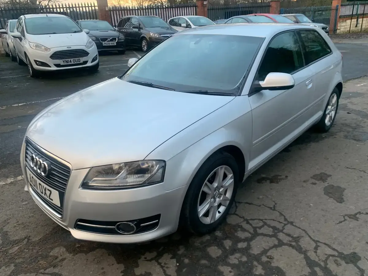 Used Audi A3 Design 105 HP (77 kW) 2011 Silver Hatchback