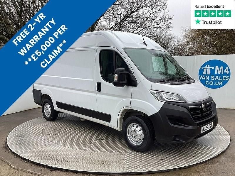 Used Vauxhall Movano 140 HP (102 kW) 2022 White MPV