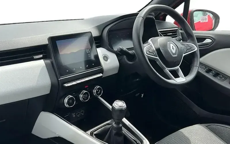 Used Renault Clio SE 90 HP (66 kW) 2022 Red Hatchback