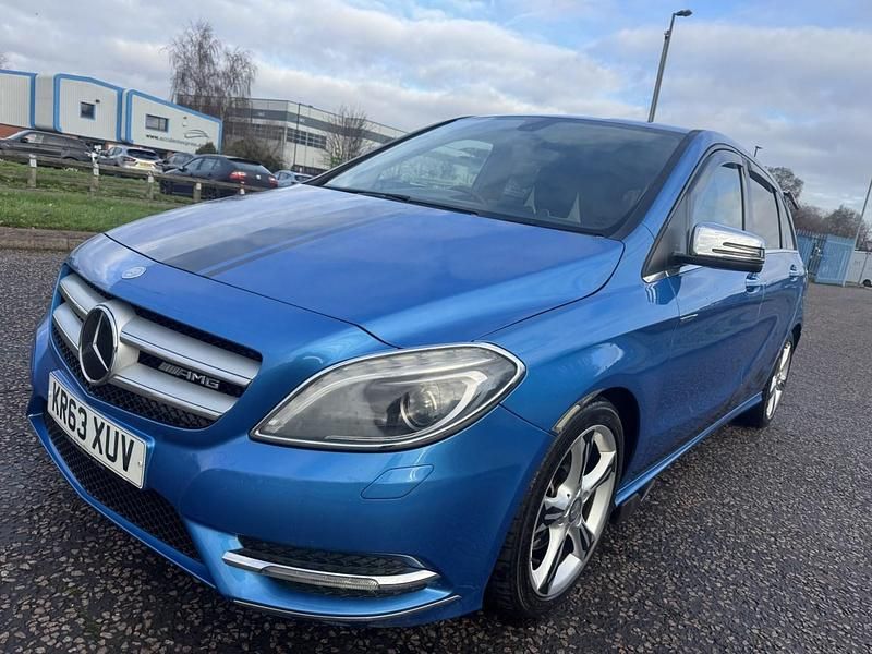 Begagnad Mercedes B180 2014 Blå Minibuss