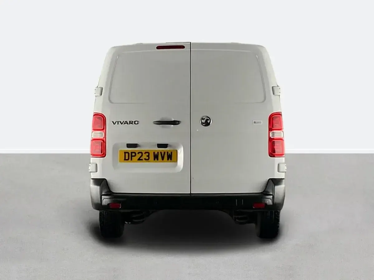 Second-hand Vauxhall Vivaro 100 CP (73 kW) 2023 Alb Monovolum