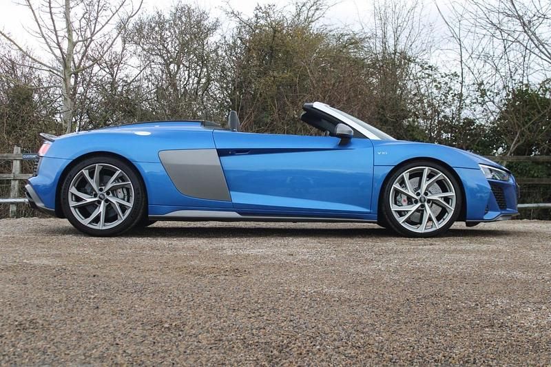 Used Audi R8 Spyder Performance 620 HP (456 kW) 2020 Blue Cabriolet