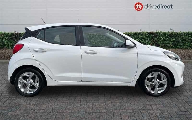 Used Hyundai i10 SE 67 HP (49 kW) 2022 White Hatchback