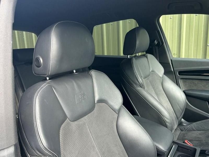 Begagnad Audi Q5 Black Edition 190 HK (139 kW) 2020 Grå SUV