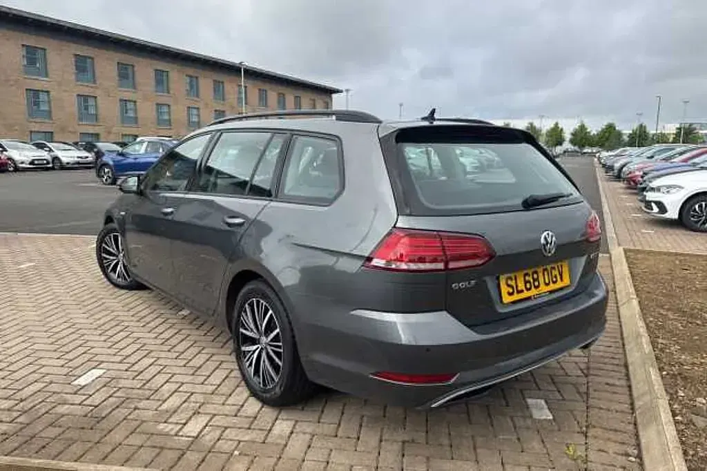 Used VW Golf VII SE 130 HP (95 kW) 2018 Grey Estate