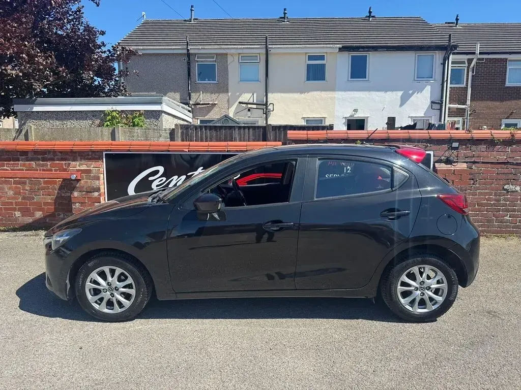 Used Mazda 2 Edition 90 HP (66 kW) 2017 Black Hatchback