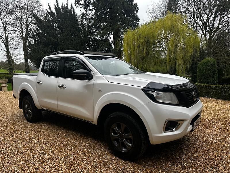 Used Nissan Navara Acenta 160 HP (117 kW) 2016 White Pickup